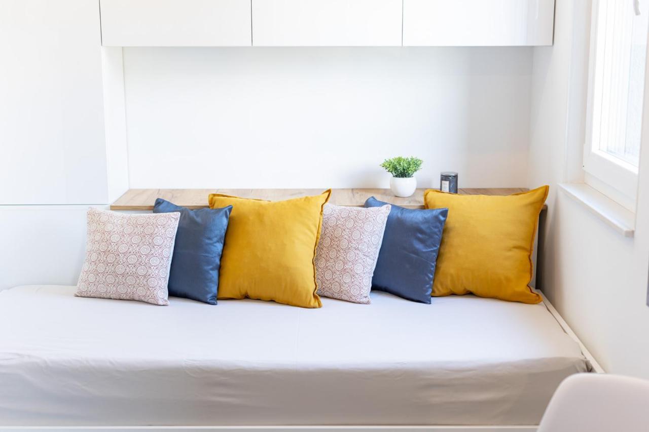 Leilighet New For 2, Free Private Garage Spot, Wi-fi, 200 M From Mall Of Split