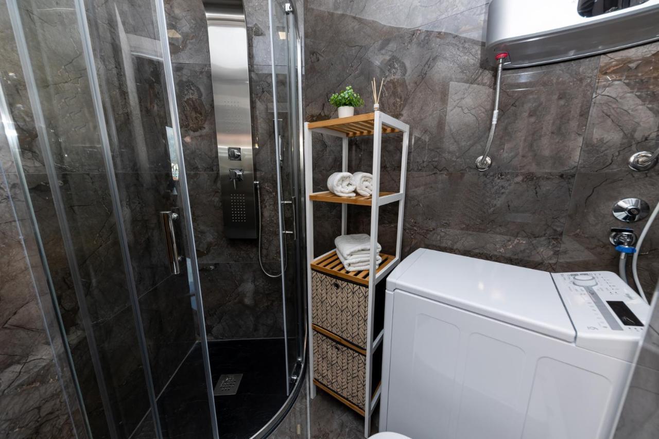 Leilighet New For 2, Free Private Garage Spot, Wi-fi, 200 M From Mall Of Split