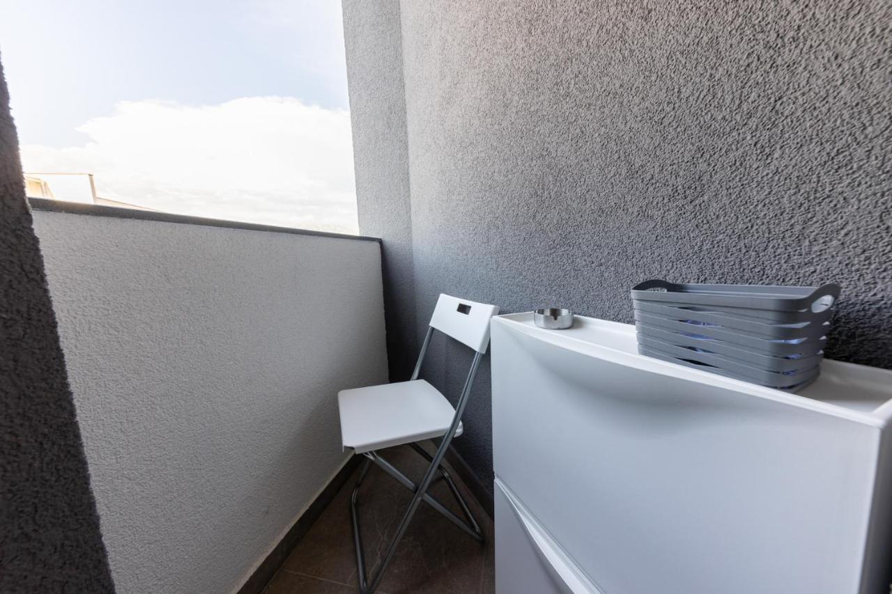 Leilighet New For 2, Free Private Garage Spot, Wi-fi, 200 M From Mall Of *