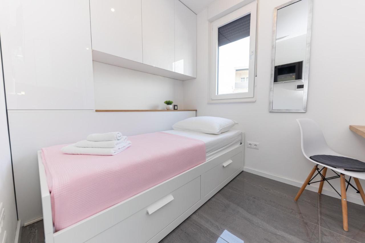 Leilighet New For 2, Free Private Garage Spot, Wi-fi, 200 M From Mall Of Split