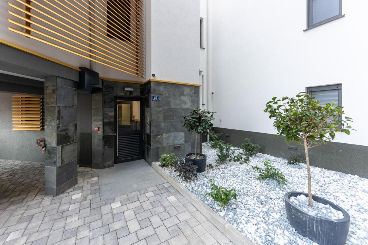New For 2, Free Private Garage Spot, Wi-fi, 200 M From Mall Of Split