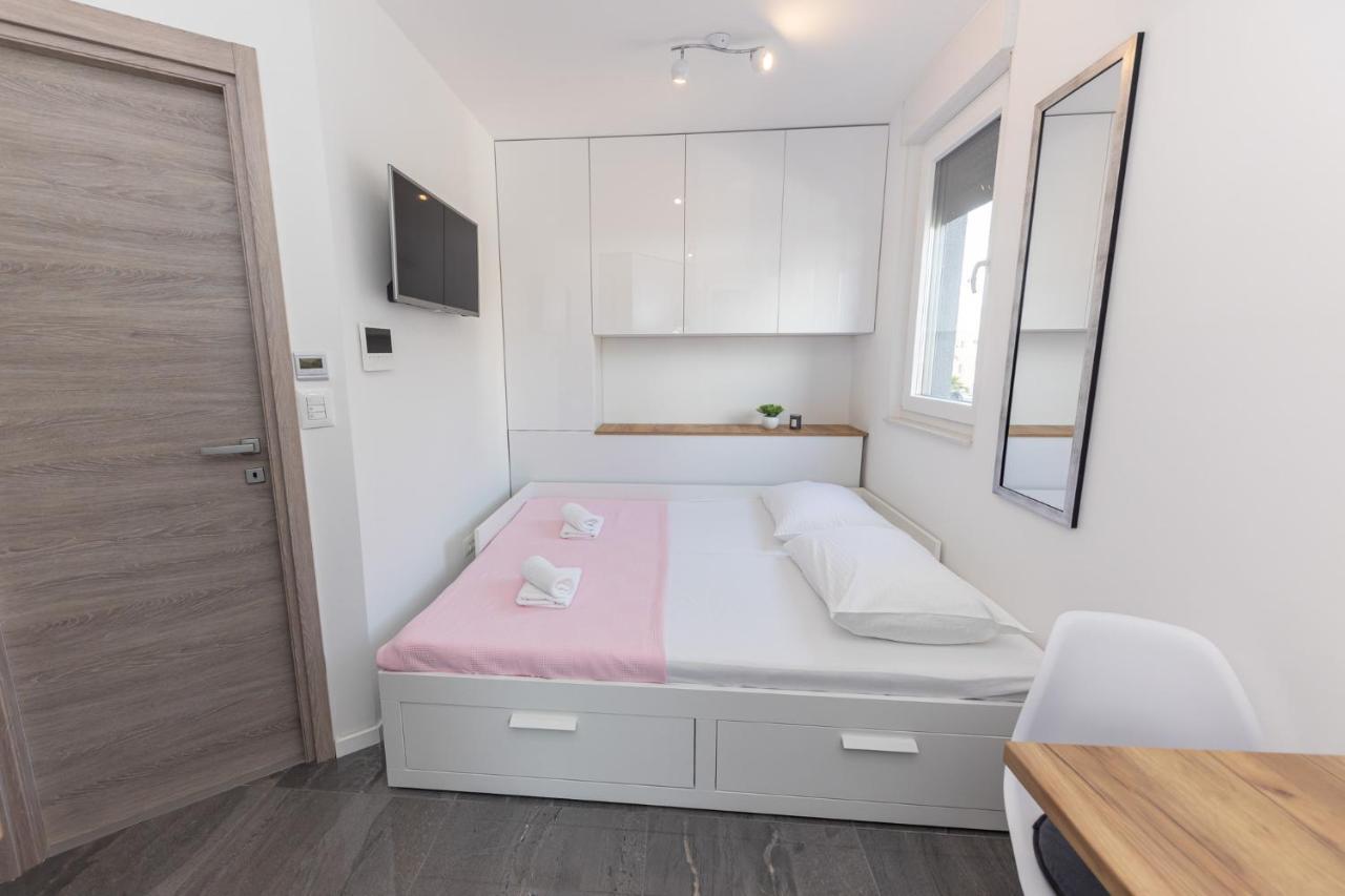 Leilighet New For 2, Free Private Garage Spot, Wi-fi, 200 M From Mall Of *