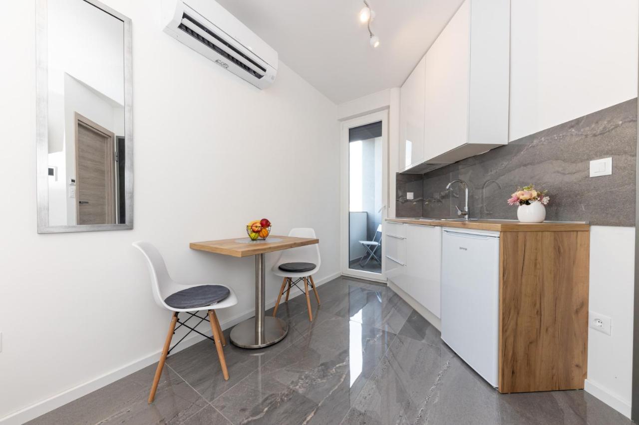 New For 2, Free Private Garage Spot, Wi-fi, 200 M From Mall Of *
